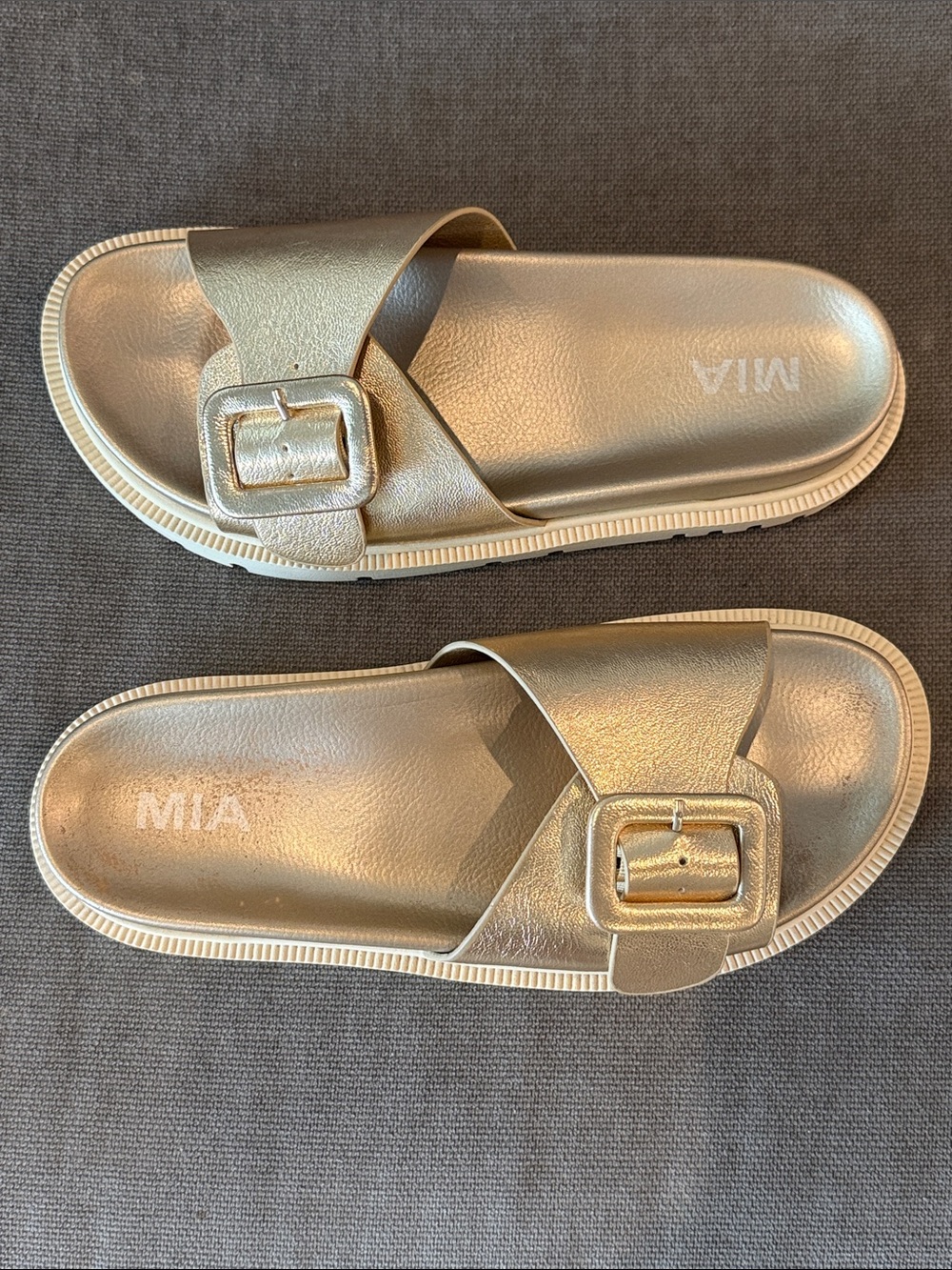 MIA Gya Metallic Gold Buckle Slide, size 7.5
